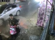 Terekam CCTV Maling Gondol Motor Honda Beat saat Pemilik Berhenti di Warung CBL