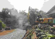 Pemkab Bekasi Tindaklanjuti Jembatan Roboh di Cibitung, Alat Berat Dikerahkan