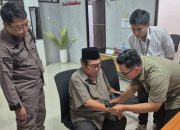 Tersandung Kasus Penipuan, Eks Bupati Lombok Tengah Suhaili Kini Diawasi dengan Gelang Elektronik