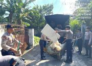 Polri Peduli, Personel Dit Samapta Polda NTB Gotong Royong Bersihkan Lingkungan Pascabencana Banjir di Ampenan