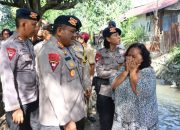 Brimob NTB Terjun ke Pamotan Temui Korban Banjir: Berjibaku Bersihkan Puing dan Salurkan Bantuan