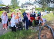 Kolaborasi Bersihkan Meulaboh: Ketua TP PKK dan DWP Aceh Barat Turun ke Jalan  