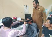 Dukungan Bersama: Sekdes dan Bhabinkamtibmas Dampingi Warga ODGJ Rekam e-KTP di Ciasem