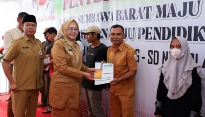 Wakil Bupati KSB Percepat Penyaluran Bantuan Pendidikan: 3.000 Siswa Sudah Terima Buku Rekening
