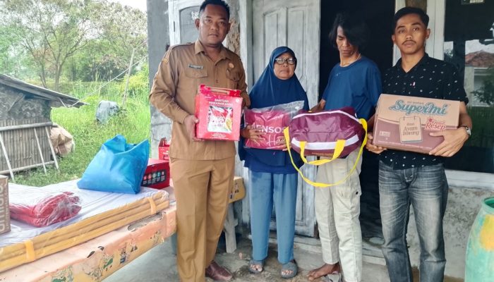 Dinas Sosial Subang Salurkan Bantuan untuk Sofyan, Penderita ODGJ Asal Desa Muara