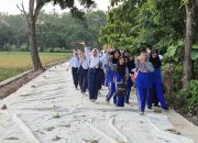 Jalan Rusak di Depan SMPN 1 Cikedung Indramayu Akhirnya Diperbaiki, Guru dan Siswa Sambut Gembira