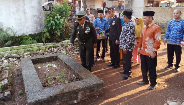 Danramil 0508/Purwadadi Pimpin Upacara Ziarah dan Tabur Bunga Peringatan HUT ke-80 RI