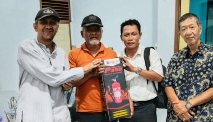 Pemdes Jatibarang Indramayu Bagikan APAR ke Setiap RW: Wujud Nyata Kesiapsiagaan Hadapi Kebakaran
