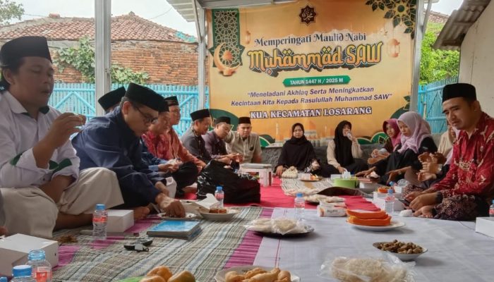 KUA Losarang Peringati Maulid Nabi Muhammad SAW dengan Pembacaan Maulid Al-Barzanji
