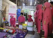 Peringati HKGB ke-73, Bhayangkari Tulang Bawang Tebar Manfaat Lewat Bansos Sembako