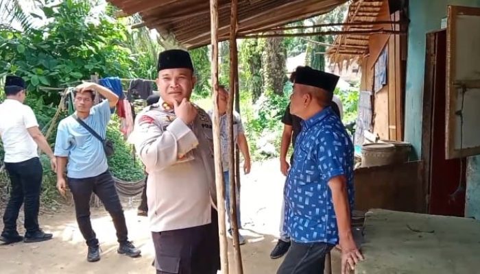 Kapolres Aditya Sembiring dan Wabup Labusel Bedah Rumah Warga Tidak Layak Huni di Kota Pinang