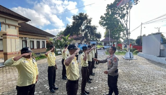Satbinmas Polres Lombok Timur Latih Satpam Bulog Sikur Teknik Pengamanan Tahanan
