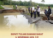 Bupati Novriwan Jaya Cek Kondisi Jembatan Nurik yang Ambruk Akibat Banjir di Gunung Katun Tanjungan