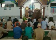 Kapolsek Tuba Tengah Tarawih Keliling, Pererat Silaturahmi dan Jaga Kamtibmas