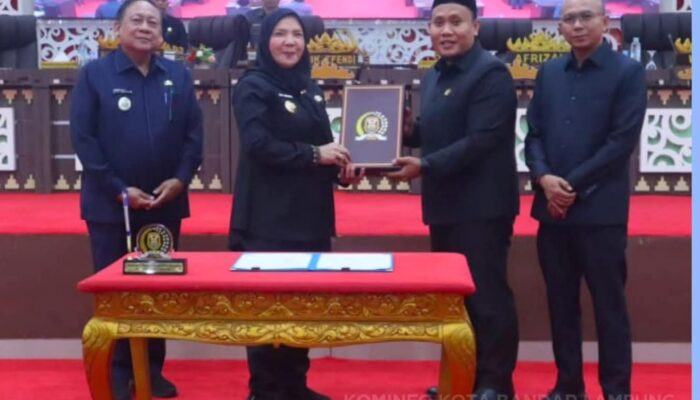 Eva Dwiana Hadiri Paripurna DPRD, Bahas Pokir 2027 dan TLHP BPK