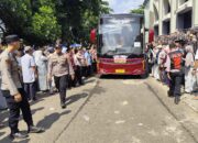Polres Lampung Utara Kawal Pelepasan 398 Jamaah Haji Kloter JKG 15