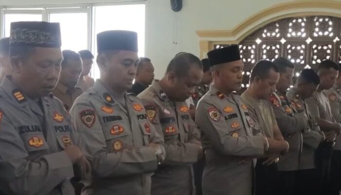 Polres Tulang Bawang Gelar Shalat Gaib untuk Bripka Arya Supena