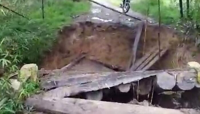 Jalan Sendang Ayu–Mojo Kerto Nyaris Longsor, Akses Siswa Terganggu