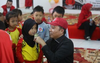 Parosil Kenalkan Bung Karno ke Anak PAUD Lewat Lomba Mewarnai dan Tebar Benih Ikan