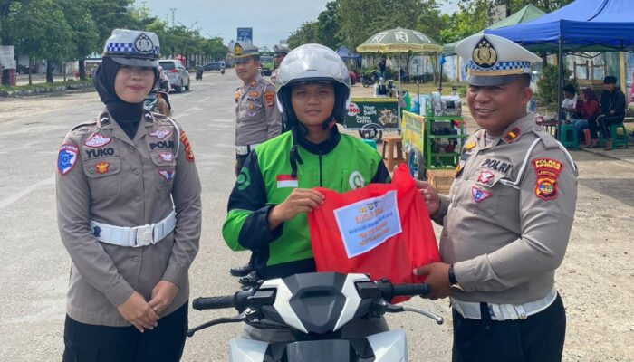 Jelang Hari Bhayangkara ke-80, Polres Tubaba Salurkan 500 Paket Bansos kepada Sopir dan Warga