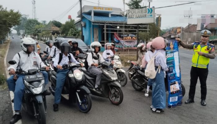 Satlantas Way Kanan Kenalkan Aplikasi Siger Lampung Presisi kepada Pengguna Jalan