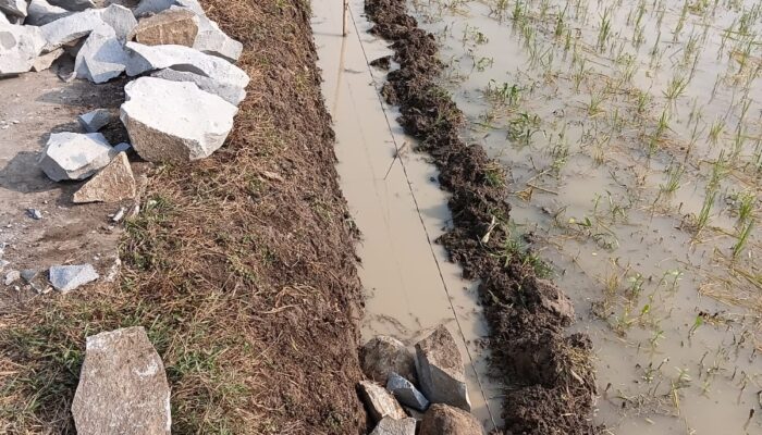 Di Duga Terkesan Asal Jadi proyekTurap jalan poros Mekarjati Yang Di Kerjakan CV. KARYA USTON RINZADY Menuai Sorotan Tajam dari Berbagai Kalangan.